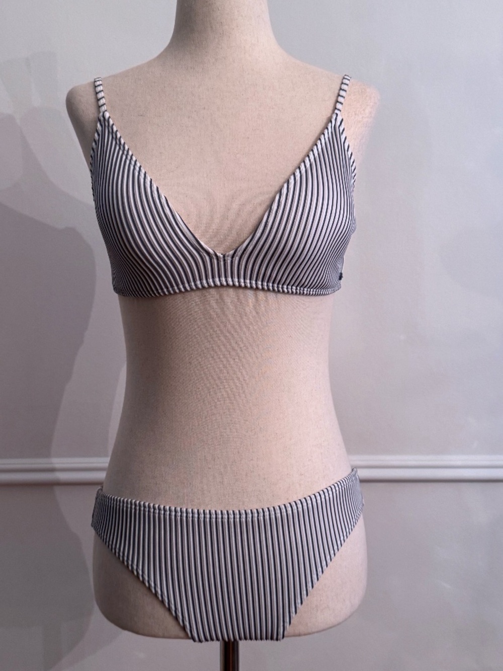 Roxy Navy Stripe Ribbed Bralette Bikini Two Piece Swimsuit NWOT Sz M